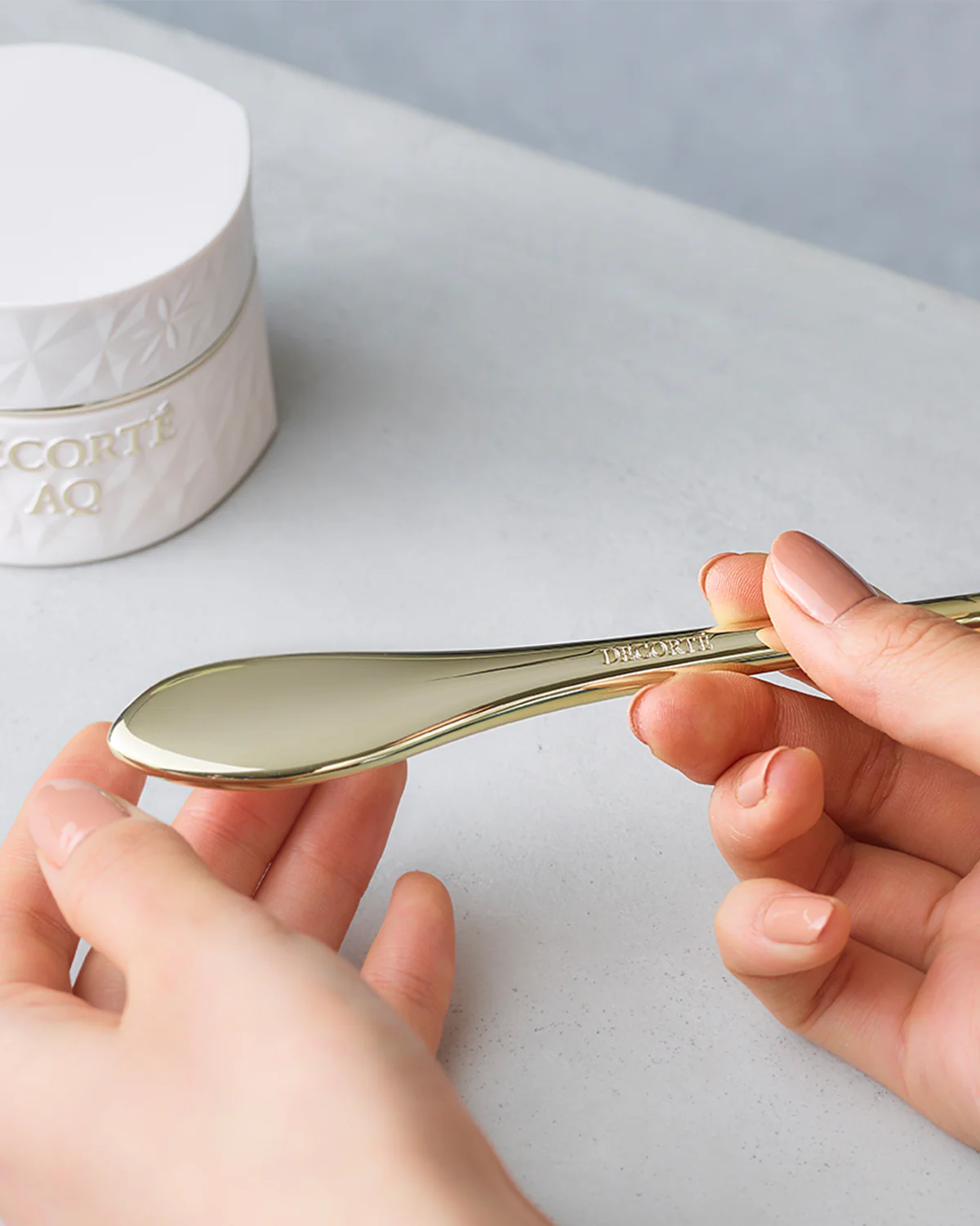 AQ Concentrate Neck Cream - Image 3